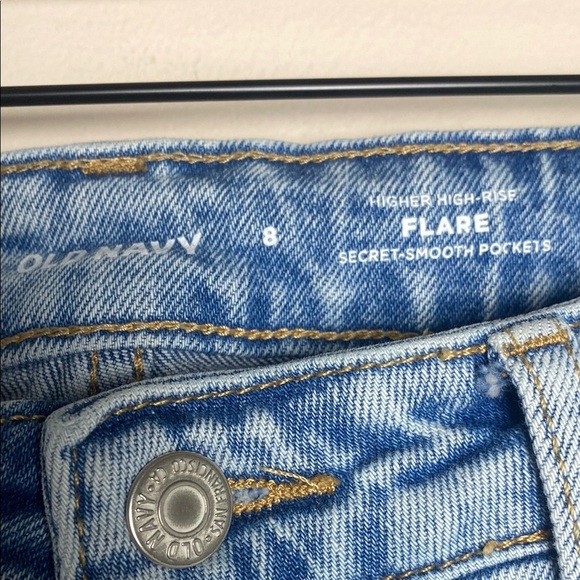Old Navy Higher High Rise Nicky Flare Jean Raw Edge Hem Light wash Size 8 - Picture 4 of 15